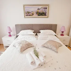 Apartment Satureja Montana, Split